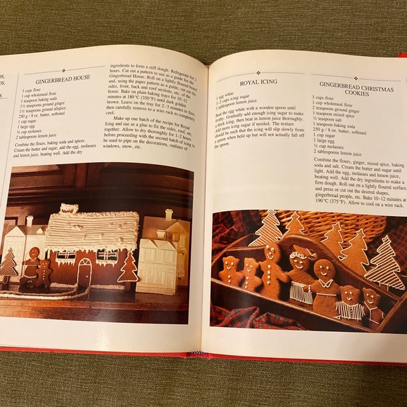 The Christmas Heirloom Book, a beautiful vintage book with great photographs - Picture 6 of 10